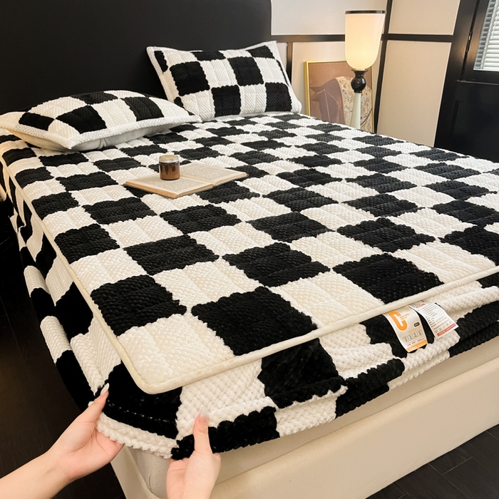 91家纺网 家纺一手货源 找家纺 欧邦 2025新款加厚菠萝格豆豆绒夹棉床笠 床笠单件 菠萝格-黑白