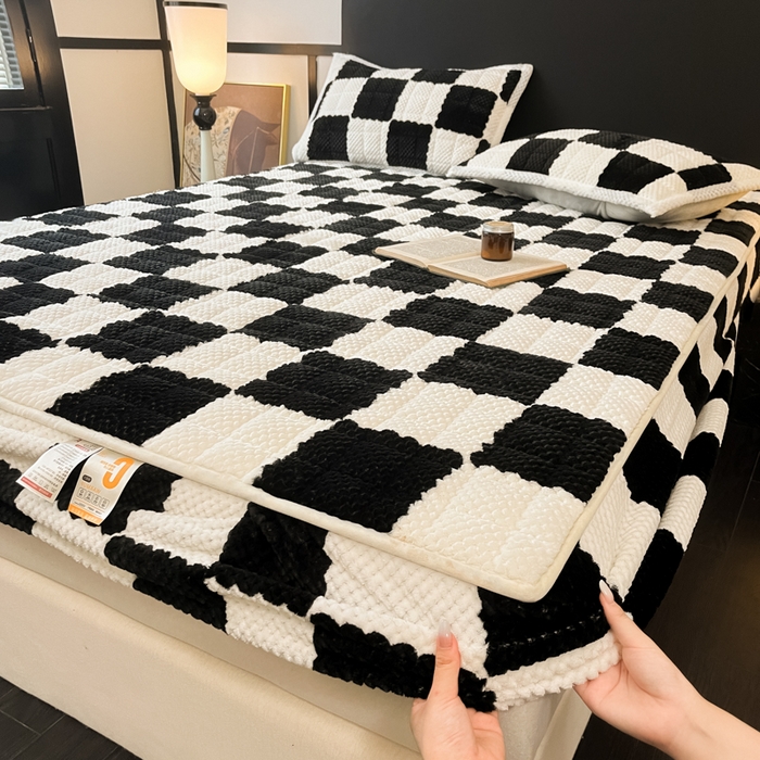 91家纺网 家纺一手货源 找家纺 欧邦 2025新款加厚菠萝格豆豆绒夹棉床笠 床笠单件 菠萝格-黑白