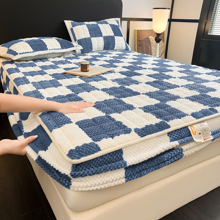 91家纺网 家纺一手货源 找家纺 欧邦 2025新款加厚菠萝格豆豆绒夹棉床笠 床笠单件 菠萝格-蓝色