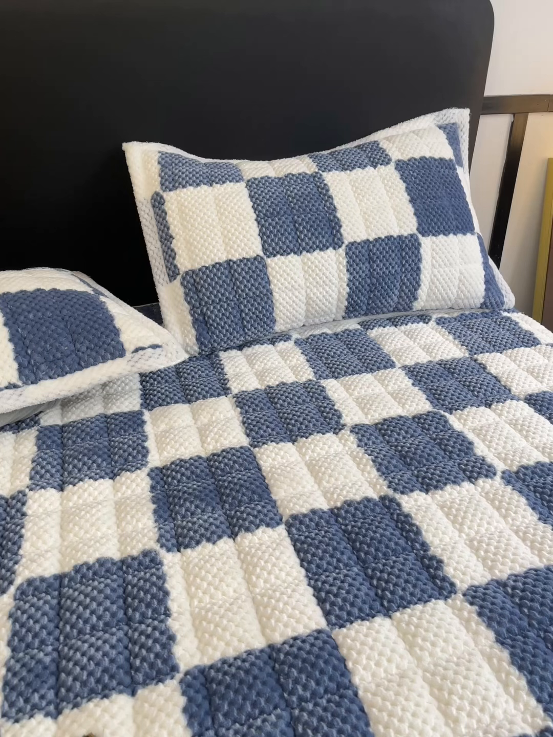 91家纺网 家纺一手货源 找家纺 欧邦 2025新款加厚菠萝格豆豆绒夹棉床笠 床笠单件 菠萝格-蓝色