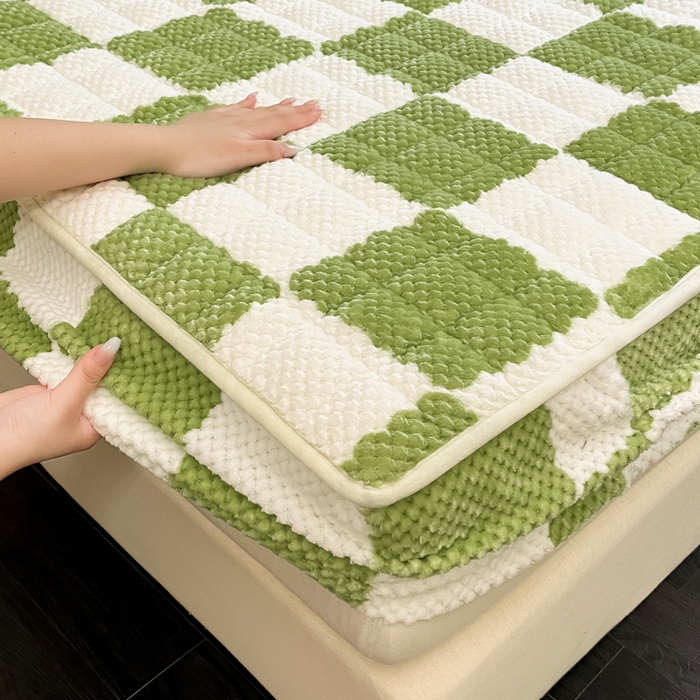 91家纺网 家纺一手货源 找家纺 欧邦 2025新款加厚菠萝格豆豆绒夹棉床笠 床笠单件 菠萝格-绿色