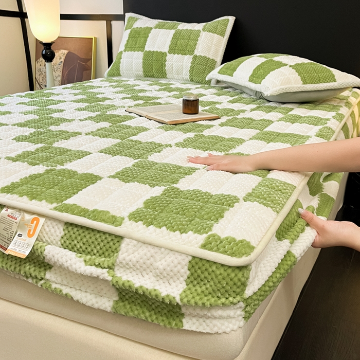 91家纺网 家纺一手货源 找家纺 欧邦 2025新款加厚菠萝格豆豆绒夹棉床笠 床笠单件 菠萝格-绿色