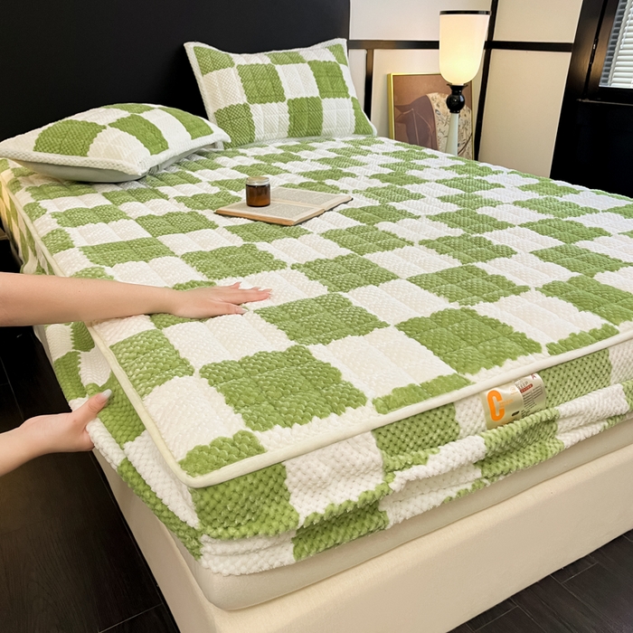 91家纺网 家纺一手货源 找家纺 欧邦 2025新款加厚菠萝格豆豆绒夹棉床笠 床笠单件 菠萝格-绿色