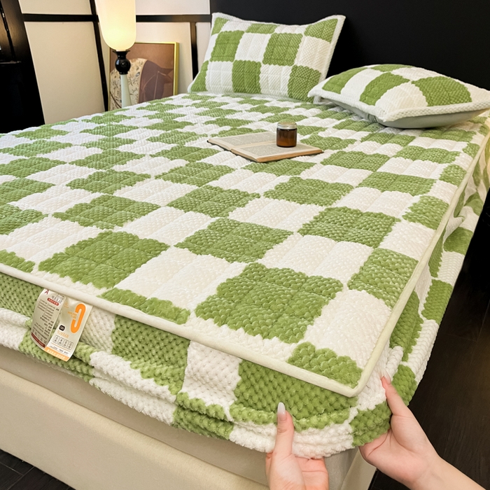 91家纺网 家纺一手货源 找家纺 欧邦 2025新款加厚菠萝格豆豆绒夹棉床笠 床笠单件 菠萝格-绿色