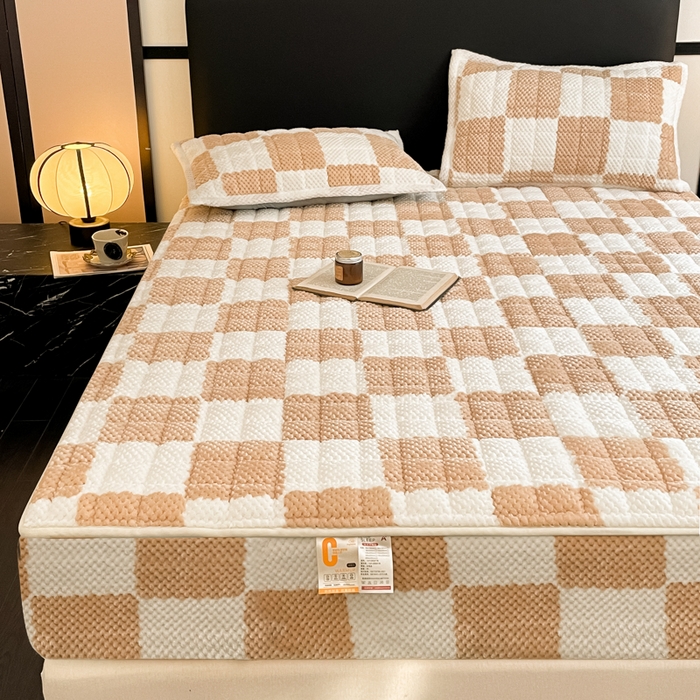 91家纺网 家纺一手货源 找家纺 欧邦 2025新款加厚菠萝格豆豆绒夹棉床笠 床笠单件 菠萝格-驼色