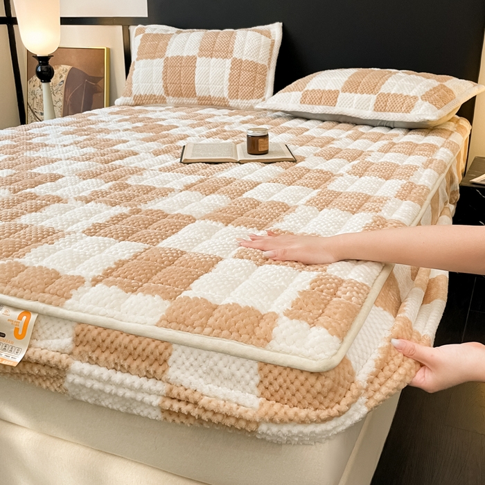 91家纺网 家纺一手货源 找家纺 欧邦 2025新款加厚菠萝格豆豆绒夹棉床笠 床笠单件 菠萝格-驼色