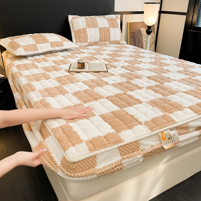 91家纺网 家纺一手货源 找家纺 欧邦 2025新款加厚菠萝格豆豆绒夹棉床笠 床笠单件 菠萝格-驼色