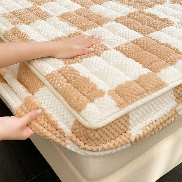 91家纺网 家纺一手货源 找家纺 欧邦 2025新款加厚菠萝格豆豆绒夹棉床笠 床笠单件 菠萝格-驼色