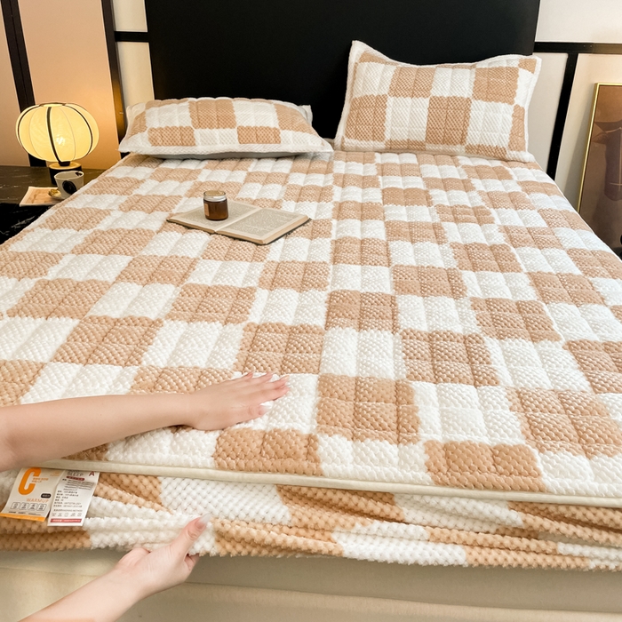91家纺网 家纺一手货源 找家纺 欧邦 2025新款加厚菠萝格豆豆绒夹棉床笠 床笠单件 菠萝格-驼色