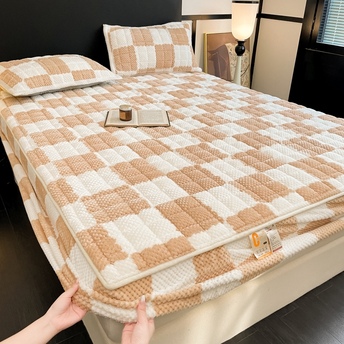 91家纺网 家纺一手货源 找家纺 欧邦 2025新款加厚菠萝格豆豆绒夹棉床笠 床笠单件 菠萝格-驼色