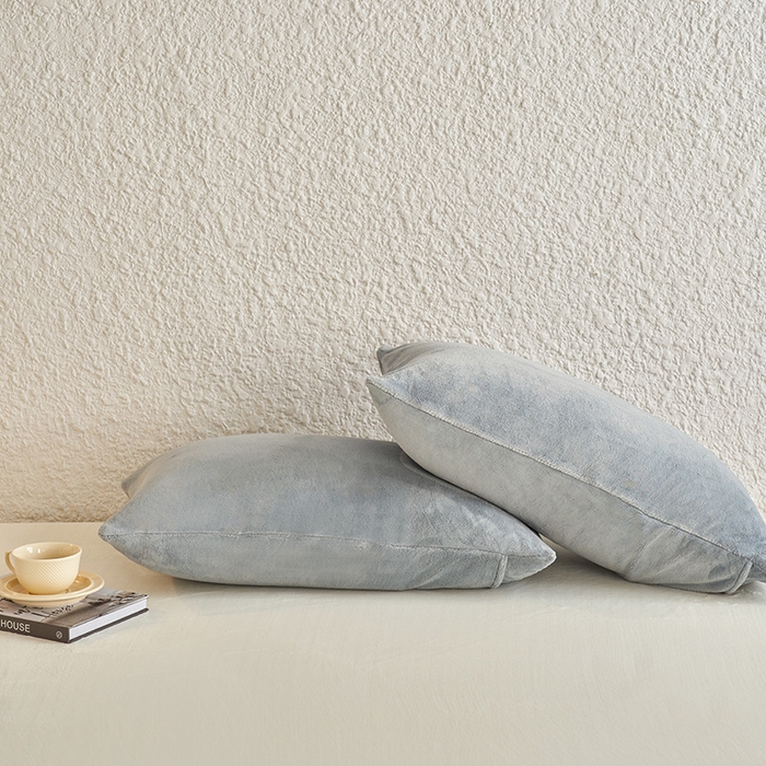 91家纺网 家纺一手货源 找家纺 千朵森 2025新款纯色牛奶绒枕套-芙妮系列单品枕套单件枕套 芙妮-印月灰