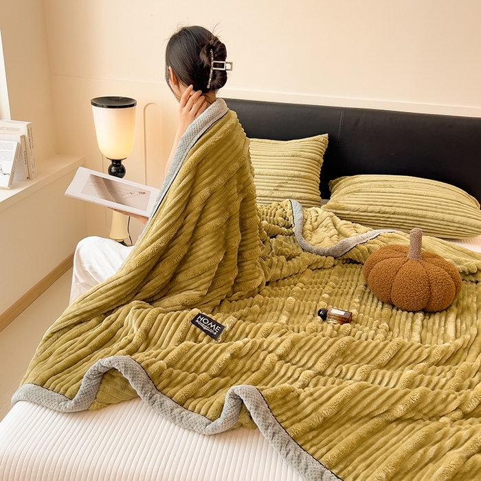 91家纺网 家纺一手货源 找家纺 欧邦 2025新款子母条灰边毛毯毯子多功能盖毯 子母条-草绿灰边