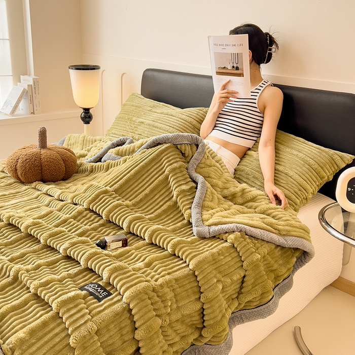 91家纺网 家纺一手货源 找家纺 欧邦 2025新款子母条灰边毛毯毯子多功能盖毯 子母条-草绿灰边