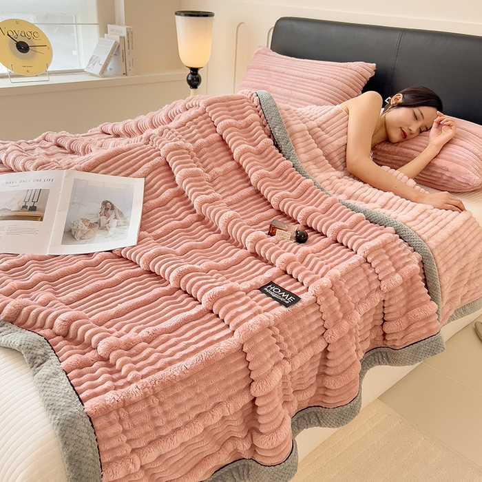 91家纺网 家纺一手货源 找家纺 欧邦 2025新款子母条灰边毛毯毯子多功能盖毯 子母条-豆沙粉灰边