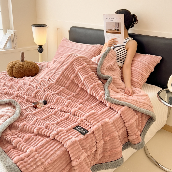 91家纺网 家纺一手货源 找家纺 欧邦 2025新款子母条灰边毛毯毯子多功能盖毯 子母条-豆沙粉灰边