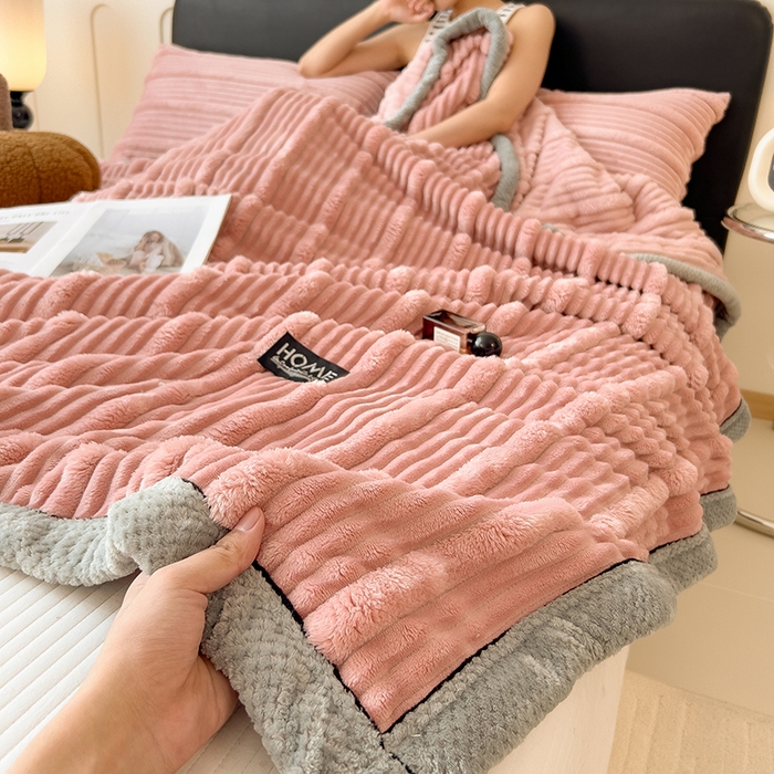 91家纺网 家纺一手货源 找家纺 欧邦 2025新款子母条灰边毛毯毯子多功能盖毯 子母条-豆沙粉灰边