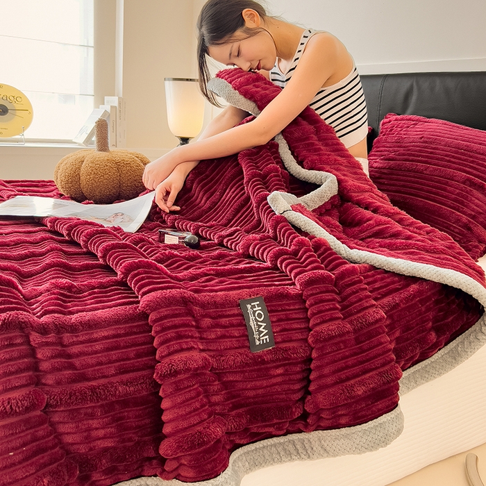 91家纺网 家纺一手货源 找家纺 欧邦 2025新款子母条灰边毛毯毯子多功能盖毯 子母条-酒红灰边