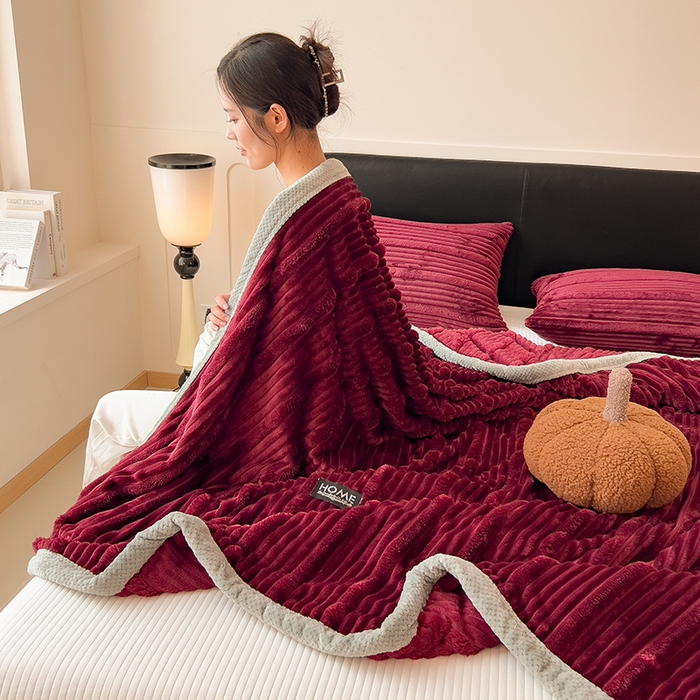 91家纺网 家纺一手货源 找家纺 欧邦 2025新款子母条灰边毛毯毯子多功能盖毯 子母条-酒红灰边