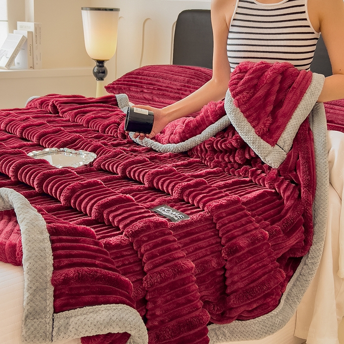 91家纺网 家纺一手货源 找家纺 欧邦 2025新款子母条灰边毛毯毯子多功能盖毯 子母条-酒红灰边