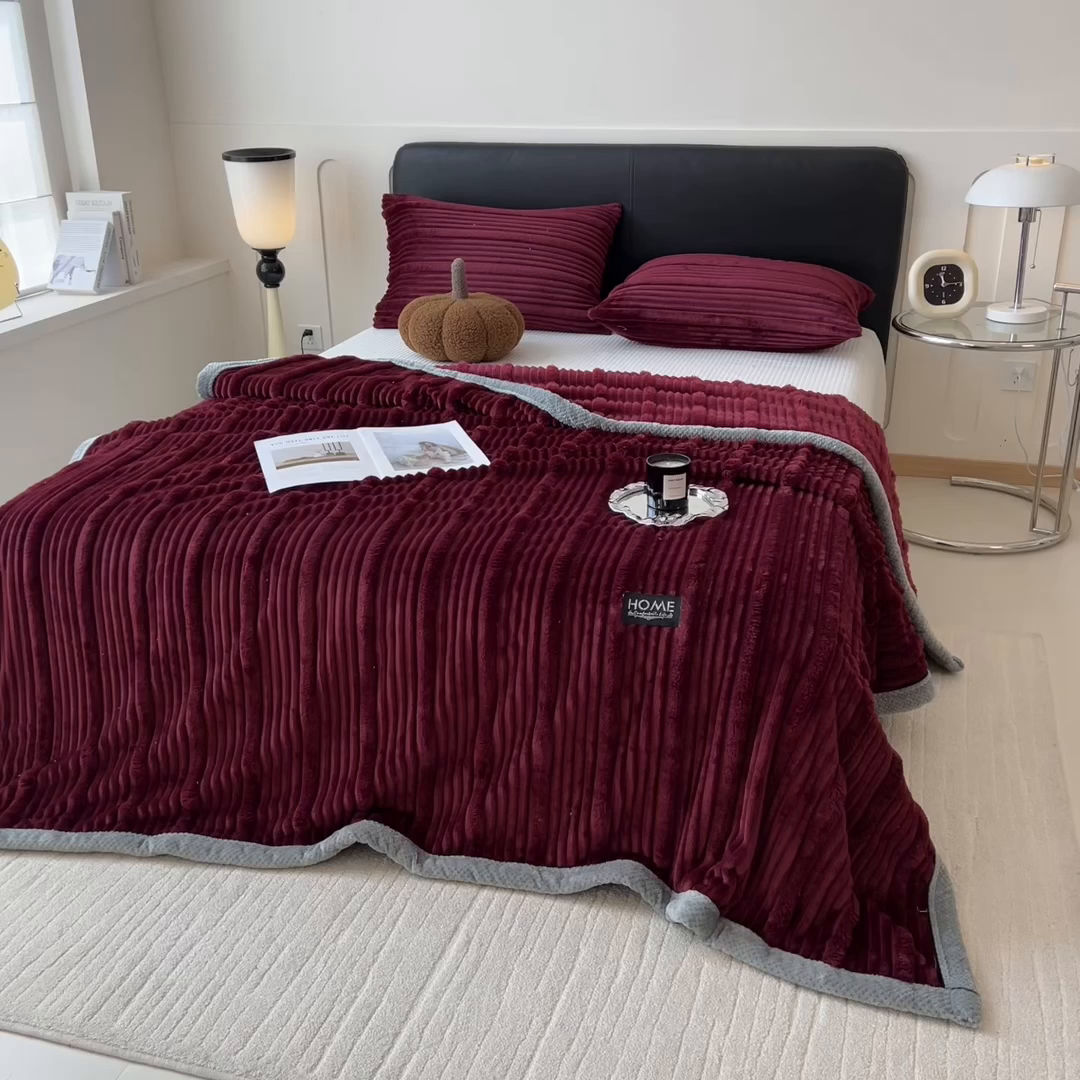 91家纺网 家纺一手货源 找家纺 欧邦 2025新款子母条灰边毛毯毯子多功能盖毯 子母条-酒红灰边