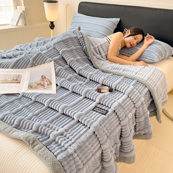 91家纺网 家纺一手货源 找家纺 欧邦 2025新款子母条灰边毛毯毯子多功能盖毯 子母条-蓝灰灰边