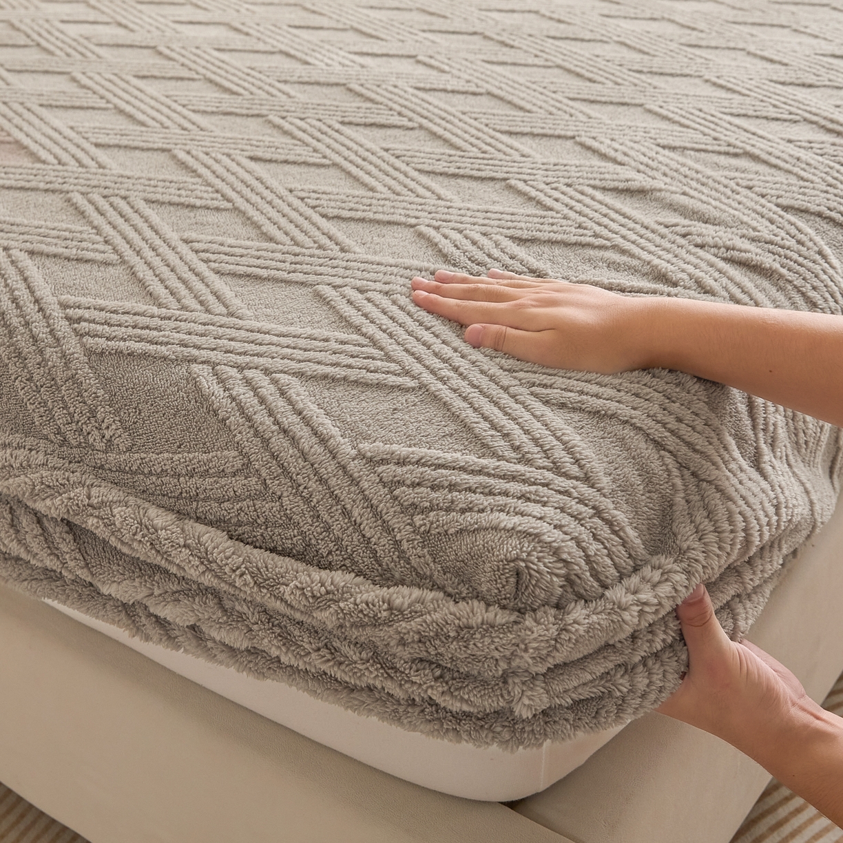 91家纺网 家纺一手货源 找家纺 欧邦 2025新款跨境提花塔芙绒单床笠 床笠单件-素简系列 素简-浅灰