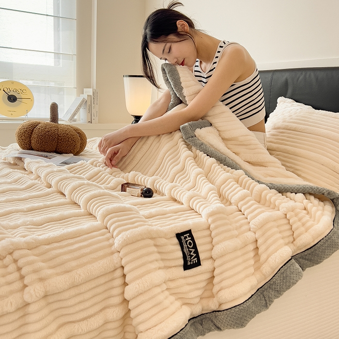 91家纺网 家纺一手货源 找家纺 欧邦 2025新款子母条灰边毛毯毯子多功能盖毯 子母条-米白灰边