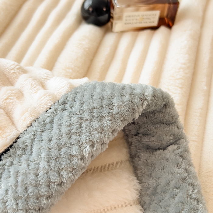 91家纺网 家纺一手货源 找家纺 欧邦 2025新款子母条灰边毛毯毯子多功能盖毯 子母条-米白灰边