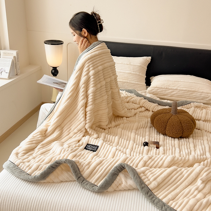 91家纺网 家纺一手货源 找家纺 欧邦 2025新款子母条灰边毛毯毯子多功能盖毯 子母条-米白灰边