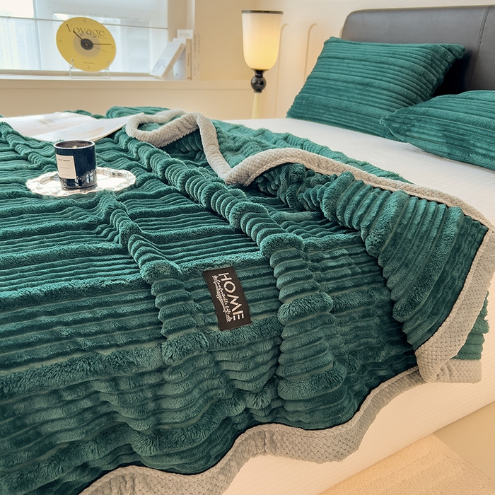 91家纺网 家纺一手货源 找家纺 欧邦 2025新款子母条灰边毛毯毯子多功能盖毯 子母条-墨绿灰边