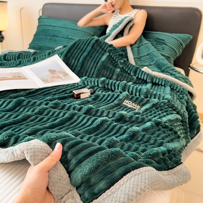 91家纺网 家纺一手货源 找家纺 欧邦 2025新款子母条灰边毛毯毯子多功能盖毯 子母条-墨绿灰边