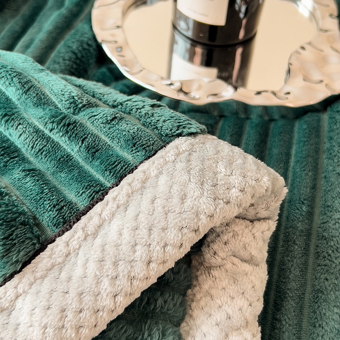 91家纺网 家纺一手货源 找家纺 欧邦 2025新款子母条灰边毛毯毯子多功能盖毯 子母条-墨绿灰边