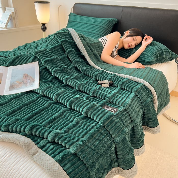 91家纺网 家纺一手货源 找家纺 欧邦 2025新款子母条灰边毛毯毯子多功能盖毯 子母条-墨绿灰边