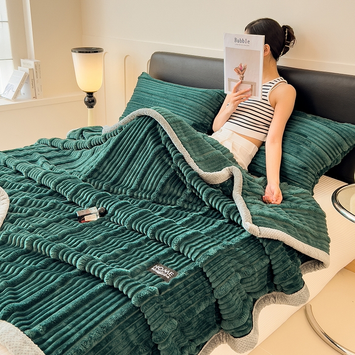 91家纺网 家纺一手货源 找家纺 欧邦 2025新款子母条灰边毛毯毯子多功能盖毯 子母条-墨绿灰边