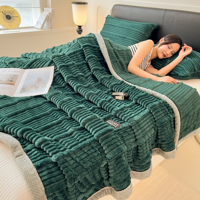 91家纺网 家纺一手货源 找家纺 欧邦 2025新款子母条灰边毛毯毯子多功能盖毯 子母条-墨绿灰边