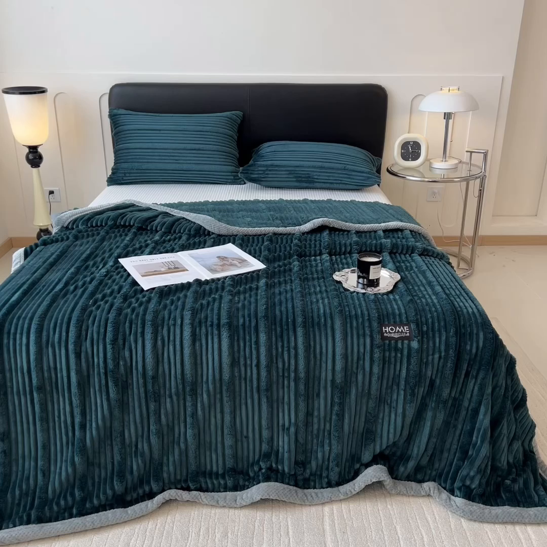 91家纺网 家纺一手货源 找家纺 欧邦 2025新款子母条灰边毛毯毯子多功能盖毯 子母条-墨绿灰边