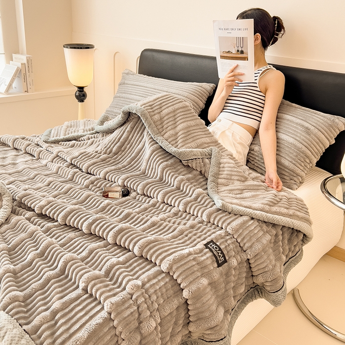 91家纺网 家纺一手货源 找家纺 欧邦 2025新款子母条灰边毛毯毯子多功能盖毯 子母条-浅灰灰边