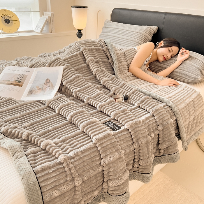 91家纺网 家纺一手货源 找家纺 欧邦 2025新款子母条灰边毛毯毯子多功能盖毯 子母条-浅灰灰边