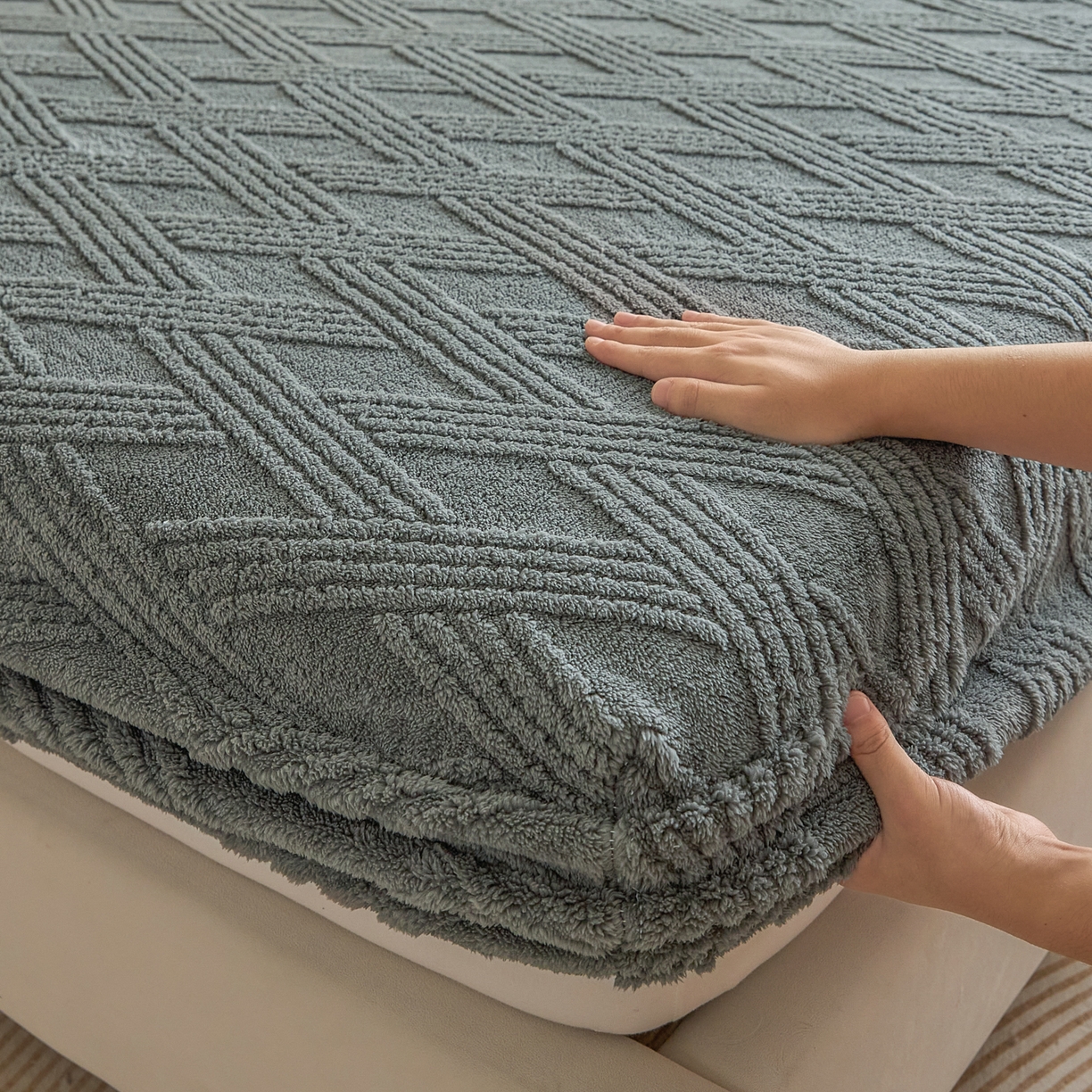 91家纺网 家纺一手货源 找家纺 欧邦 2025新款跨境提花塔芙绒单床笠 床笠单件-素简系列 素简-深灰