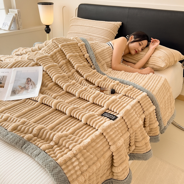 91家纺网 家纺一手货源 找家纺 欧邦 2025新款子母条灰边毛毯毯子多功能盖毯 子母条-浅咖灰边