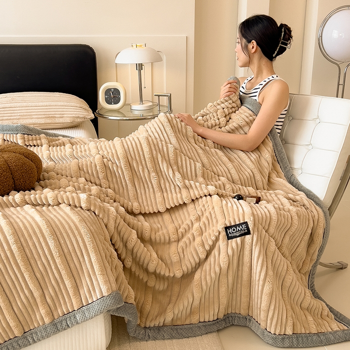 91家纺网 家纺一手货源 找家纺 欧邦 2025新款子母条灰边毛毯毯子多功能盖毯 子母条-浅咖灰边