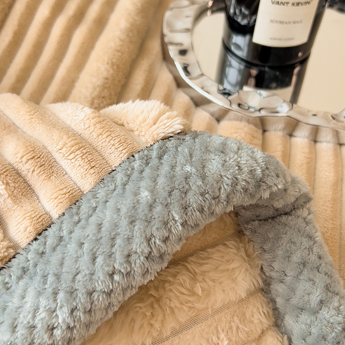 91家纺网 家纺一手货源 找家纺 欧邦 2025新款子母条灰边毛毯毯子多功能盖毯 子母条-浅咖灰边