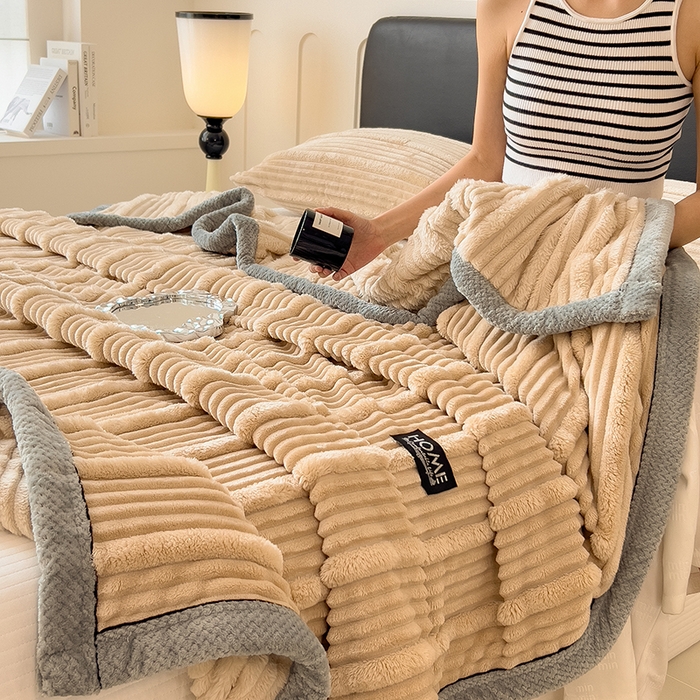 91家纺网 家纺一手货源 找家纺 欧邦 2025新款子母条灰边毛毯毯子多功能盖毯 子母条-浅咖灰边