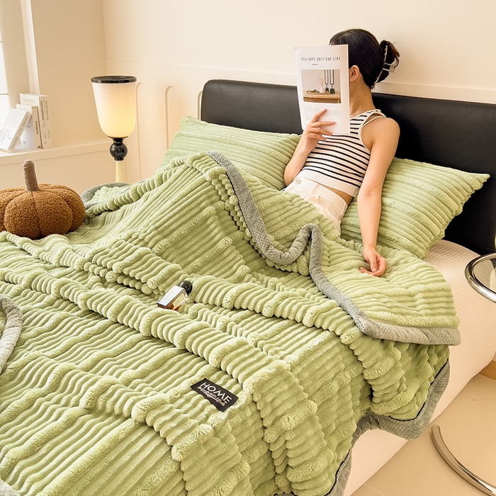 91家纺网 家纺一手货源 找家纺 欧邦 2025新款子母条灰边毛毯毯子多功能盖毯 子母条-浅绿灰边