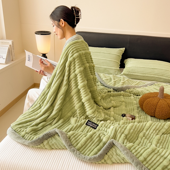 91家纺网 家纺一手货源 找家纺 欧邦 2025新款子母条灰边毛毯毯子多功能盖毯 子母条-浅绿灰边