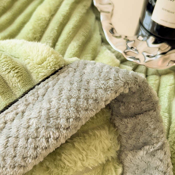 91家纺网 家纺一手货源 找家纺 欧邦 2025新款子母条灰边毛毯毯子多功能盖毯 子母条-浅绿灰边