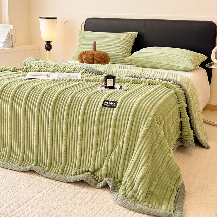 91家纺网 家纺一手货源 找家纺 欧邦 2025新款子母条灰边毛毯毯子多功能盖毯 子母条-浅绿灰边