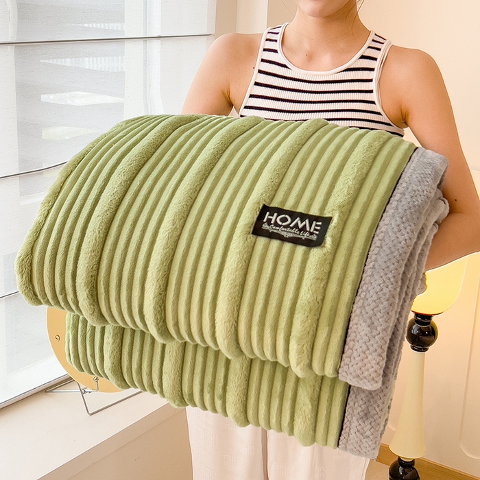 91家纺网 家纺一手货源 找家纺 欧邦 2025新款子母条灰边毛毯毯子多功能盖毯 子母条-浅绿灰边