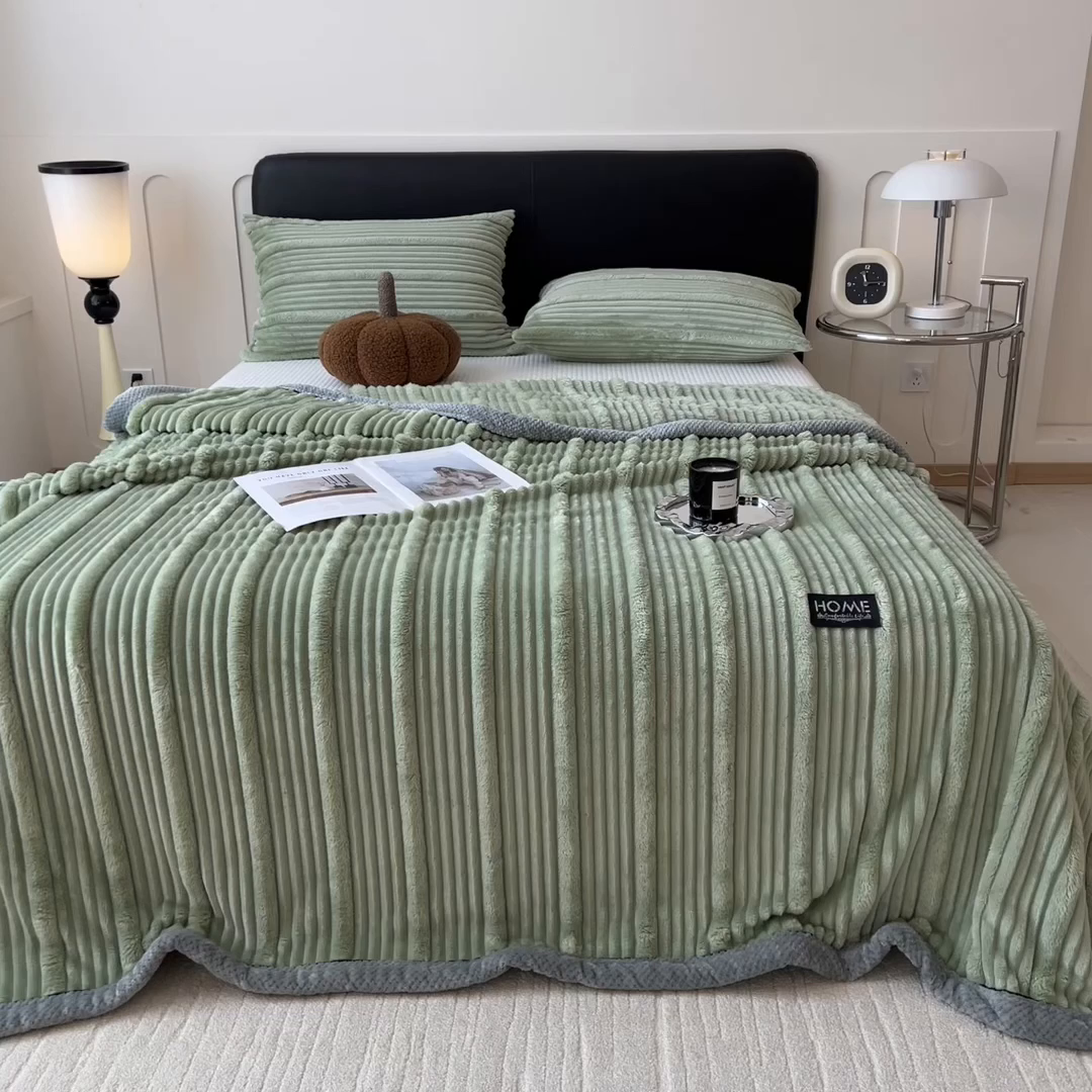 91家纺网 家纺一手货源 找家纺 欧邦 2025新款子母条灰边毛毯毯子多功能盖毯 子母条-浅绿灰边