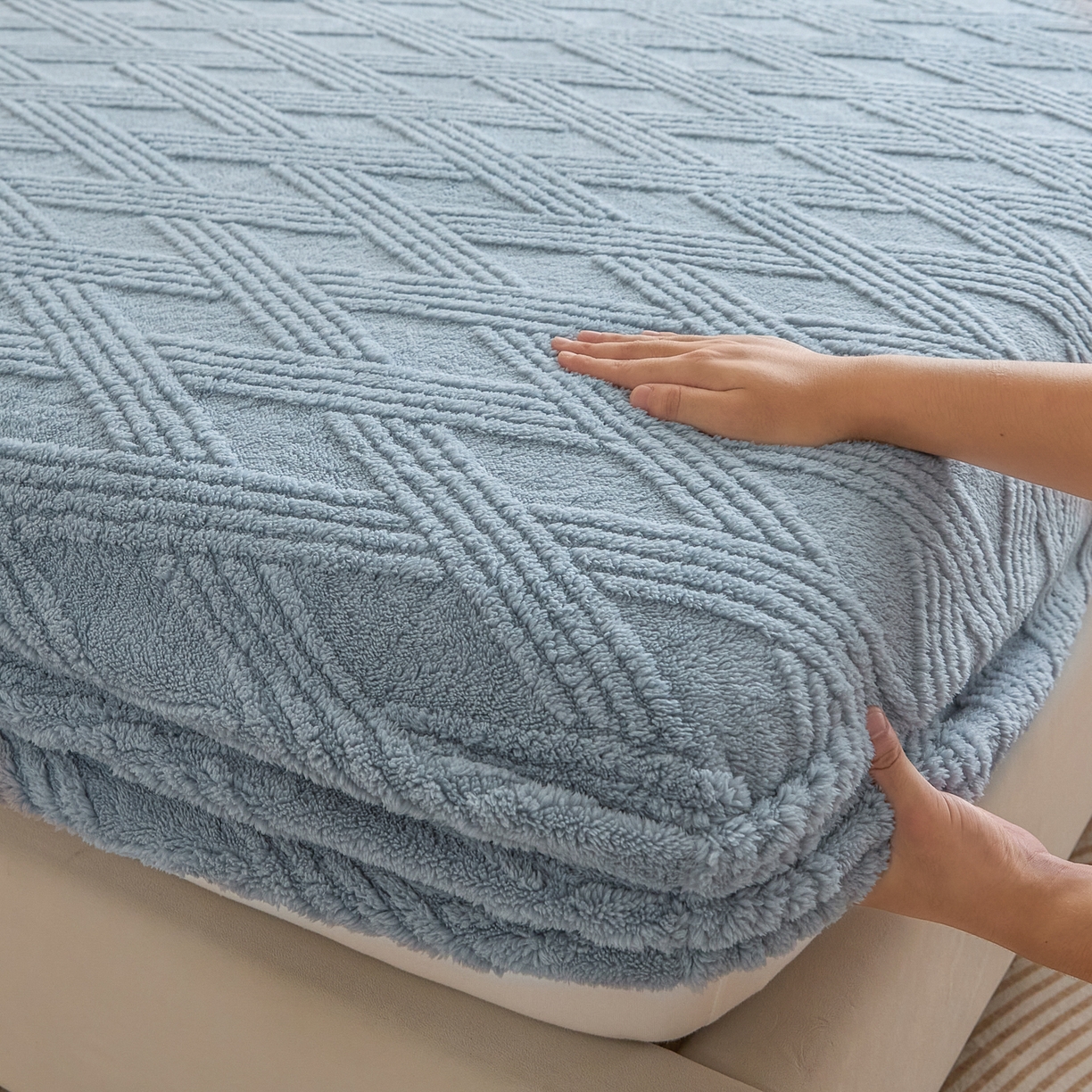 91家纺网 家纺一手货源 找家纺 欧邦 2025新款跨境提花塔芙绒单床笠 床笠单件-素简系列 素简-雾蓝